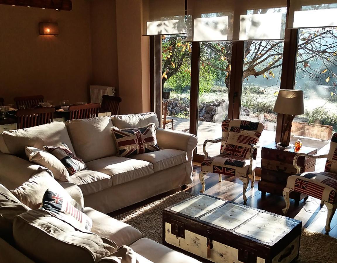 Chalet Coquelicot กาลาวริตา ภายนอก รูปภาพ
