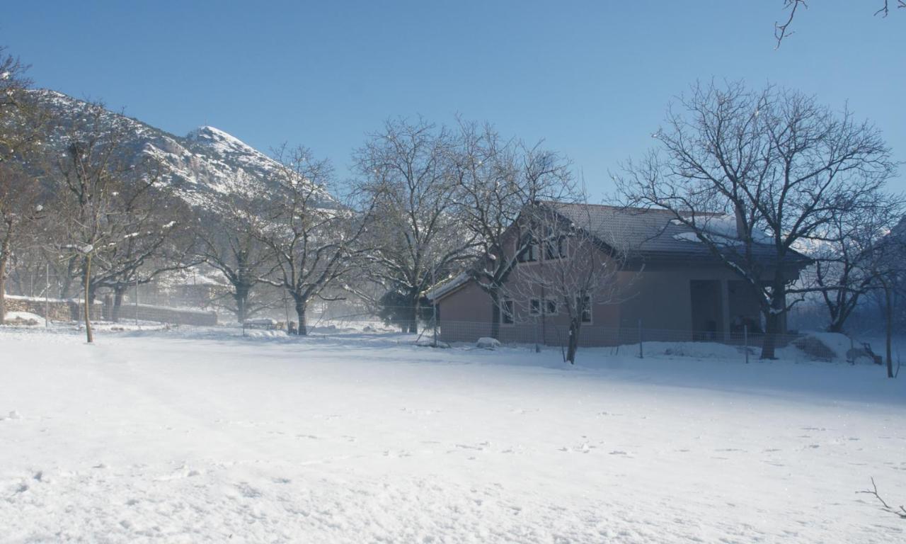 Chalet Coquelicot กาลาวริตา ภายนอก รูปภาพ