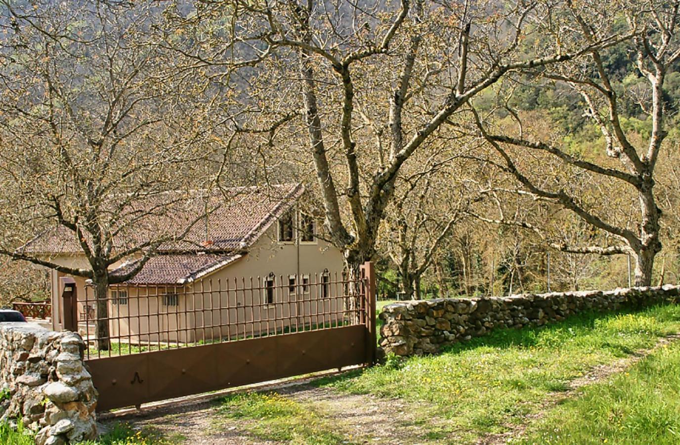Chalet Coquelicot กาลาวริตา ภายนอก รูปภาพ